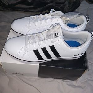 Adidas Sneakers